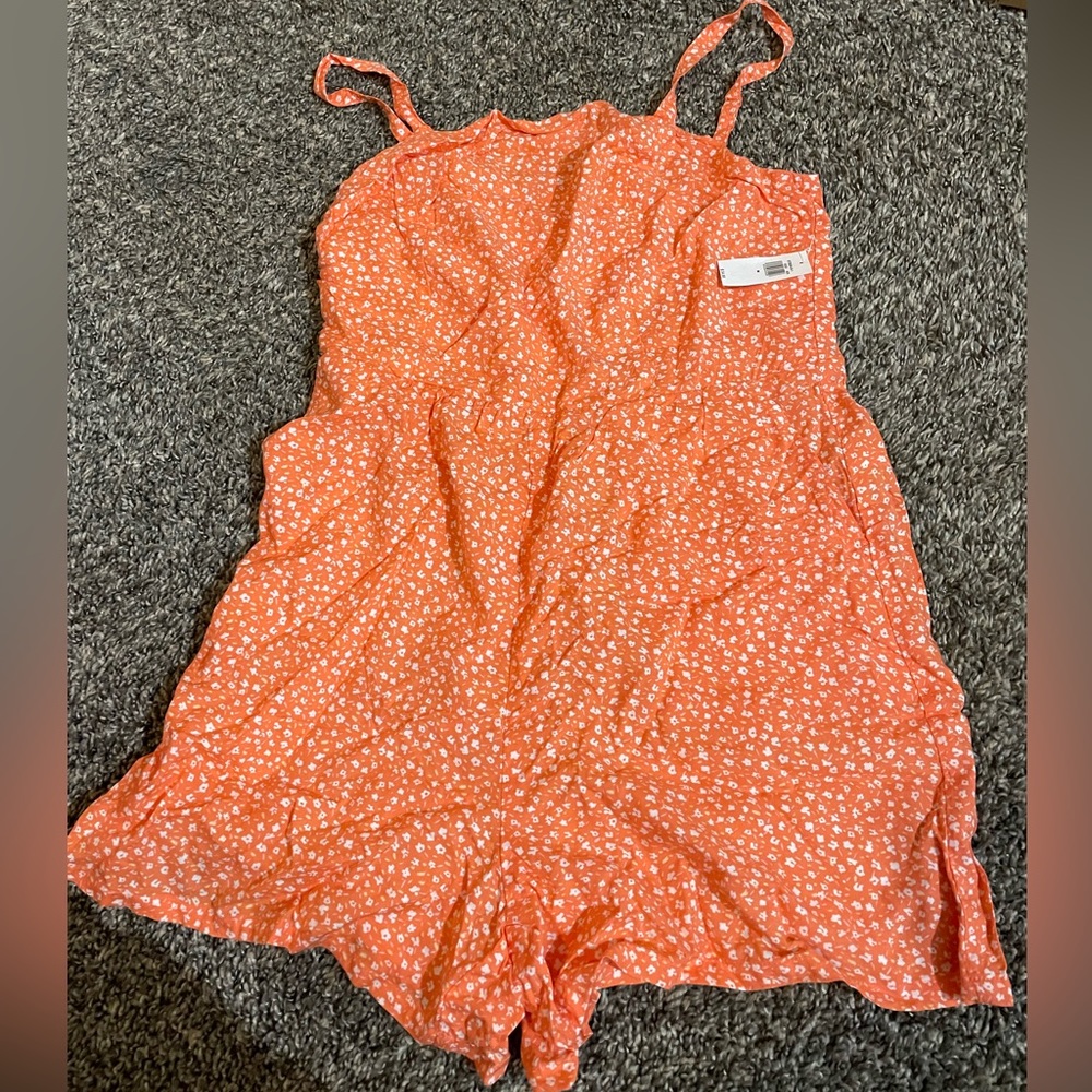Old navy romper (shorts) never worn with tags
